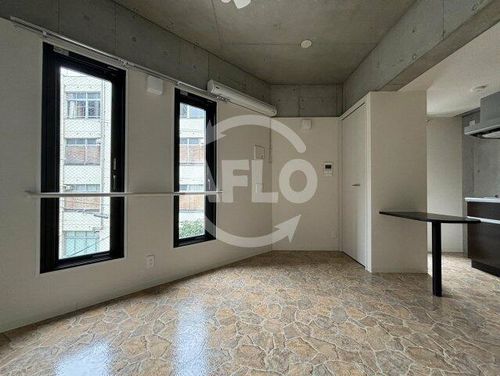 VARIEROYODOの居間