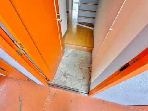 ゴールドハイツの玄関