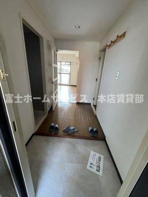 アロースあびこ506の玄関