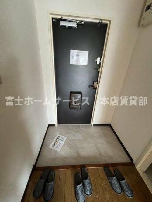 アロースあびこ506の玄関