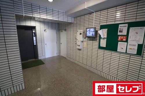 アーバンシティ栄生405の玄関