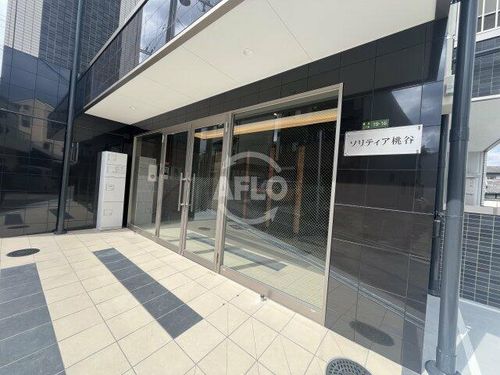 ソリティア桃谷の玄関