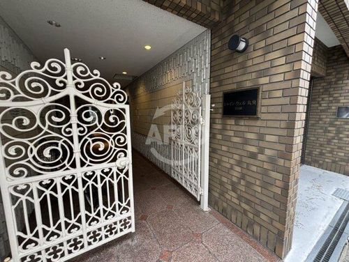 シャインウェル丸央の玄関