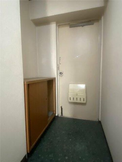 名古山プラザ207の玄関