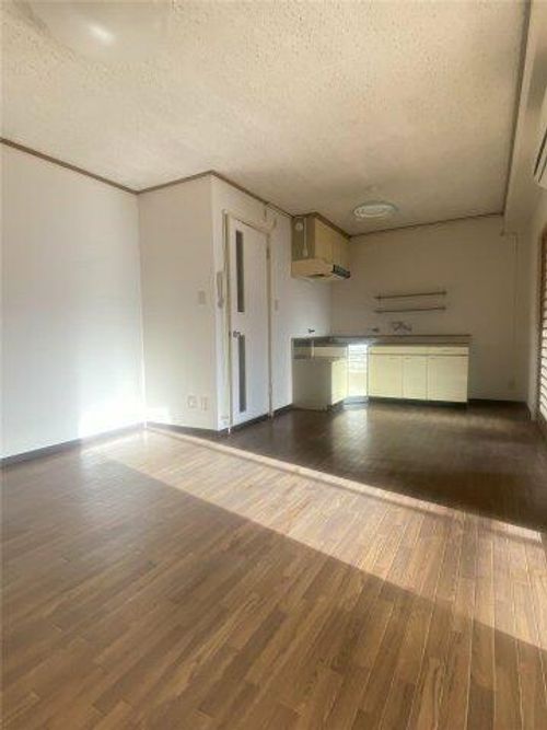 名古山プラザ207の居間