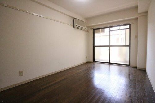 フェリックス福田の居間