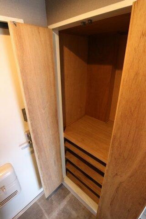 ジュネス人丸の内装