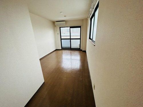 メゾン勝川207の居間