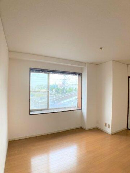 ハイツ瑠紫庵202の居間