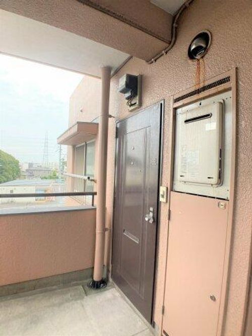 ハイツ瑠紫庵202の玄関