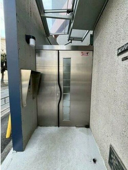 ウェーブ・イン中津の玄関