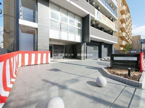エステムコート新大阪ⅩⅣアイシーの玄関