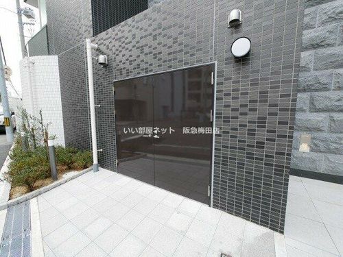 プレサンス梅田北オール208の玄関