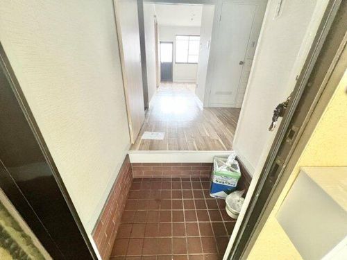 メゾン柏原の玄関