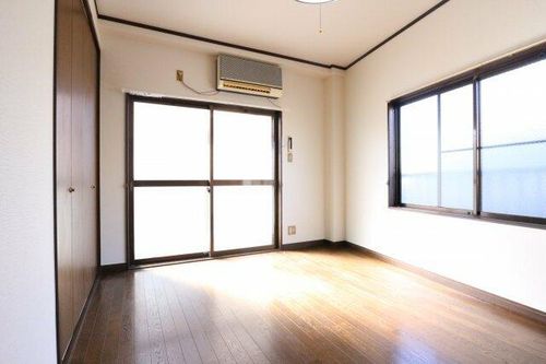 ハウス虹の居間