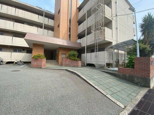 ロイヤルコーポ吉田の玄関