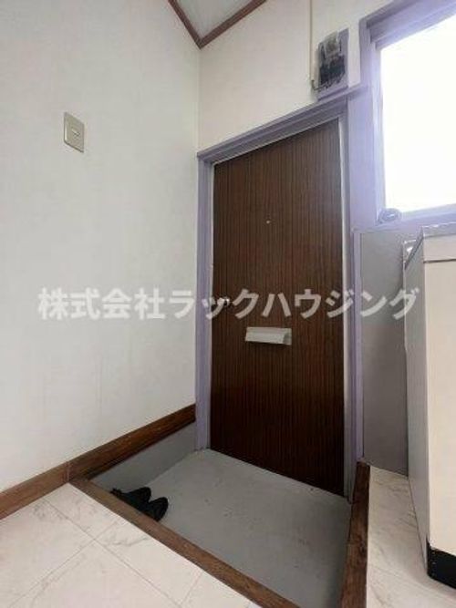 大阪府四條畷市南野5丁目(アパート)の賃貸物件の玄関