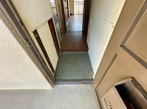 西浦ビューハイツの玄関