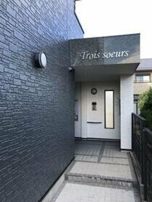 トロアスール202の玄関