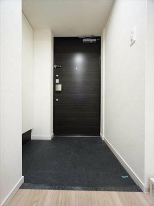 プレサンス上前津エレスタの玄関