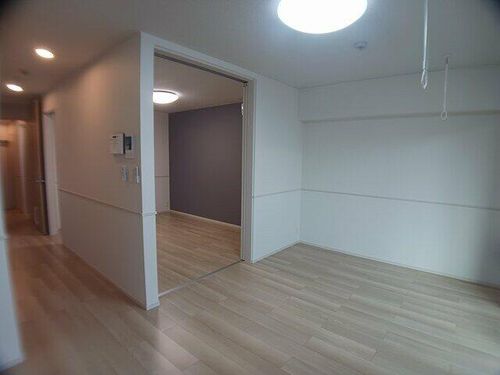 メゾンルミネ若松の居間