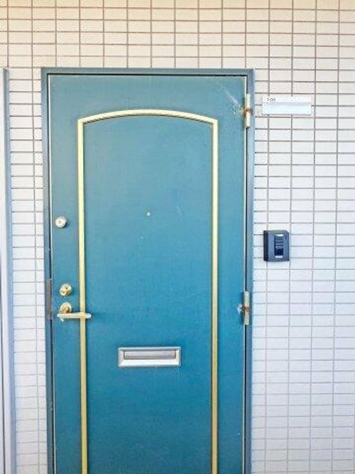 リヴェールチエ106の玄関