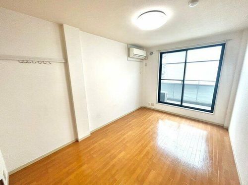 プランドール春日丘の居間