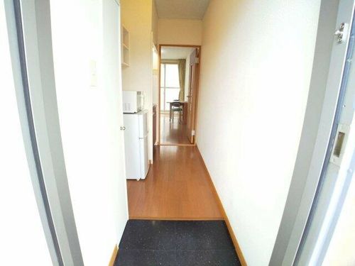 レオパレスヴァンベールIIの玄関