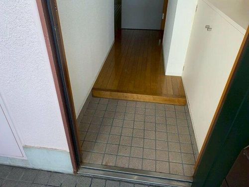 コーポラスエムケー201の玄関