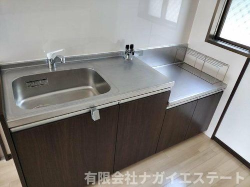 ロイヤルハイツⅡ102のキッチン