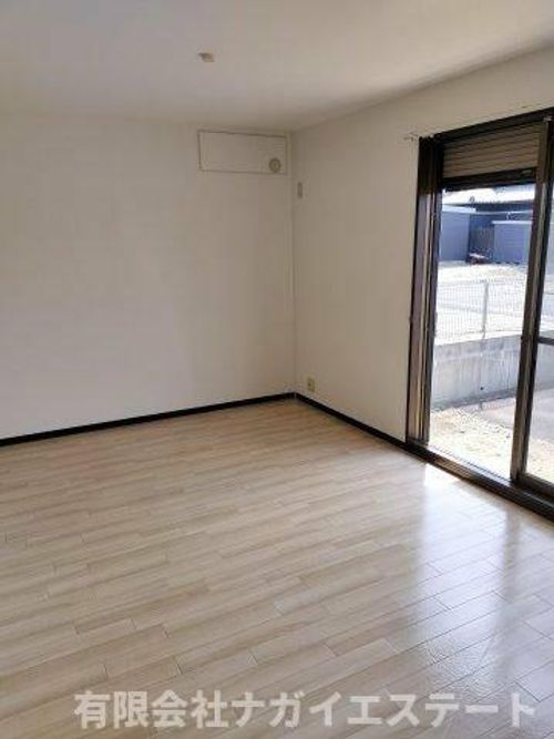 ロイヤルハイツⅡ102の居間