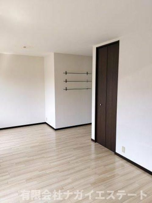 ロイヤルハイツⅡ102の居間