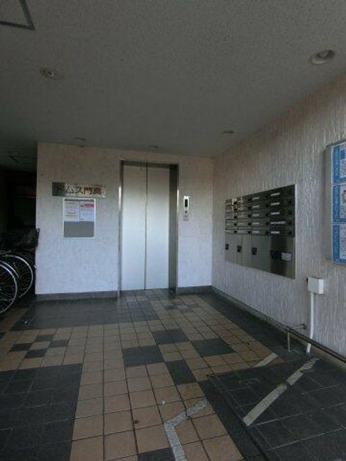 ドムス門真の玄関