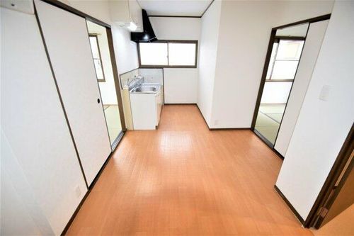 コスモハイツ内本の居間