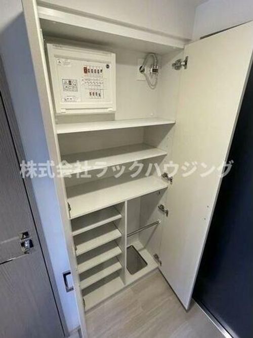 バウスフラッツ新大阪の玄関