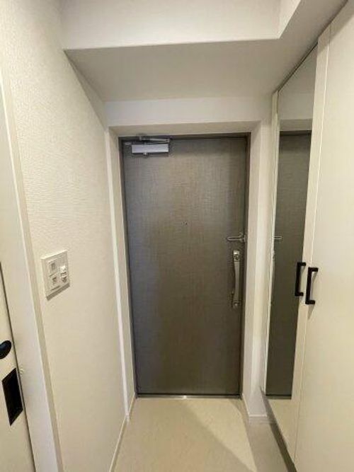 スプランディッド江坂DUEの玄関