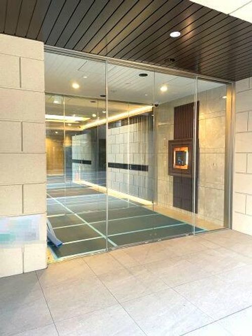 スプランディッド江坂DUEの玄関