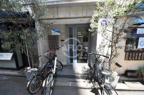 カーサゼブラ土佐堀の玄関