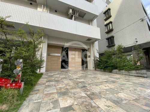 フレアコート梅田の玄関