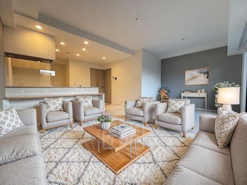 スプランディッド茨木天王の居間