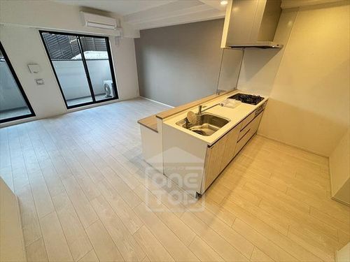 スプランディッド茨木天王の居間