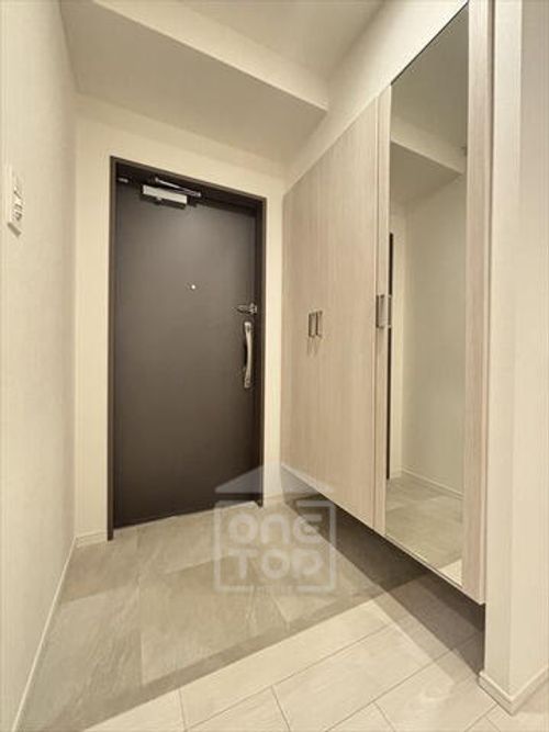 スプランディッド茨木天王の玄関