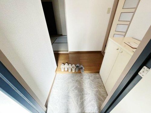 白洗舎ビルの玄関