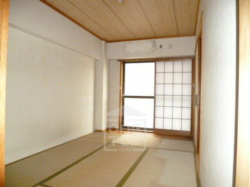 双葉ビルの居間