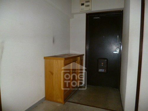 双葉ビルの玄関