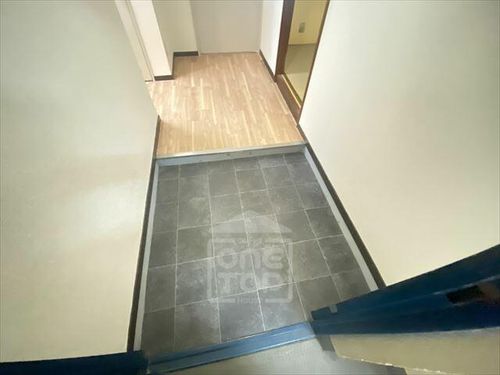 富士マンションの玄関