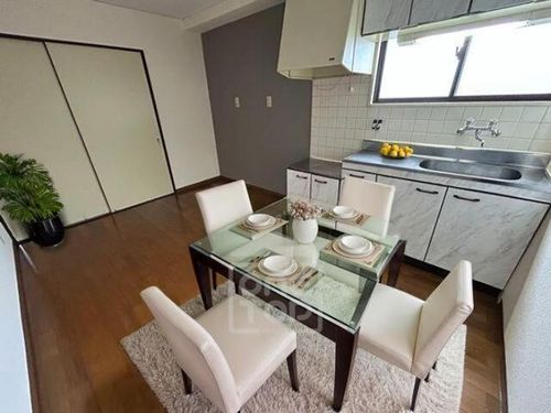 フォルテカーサ氷室203の居間