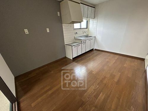 フォルテカーサ氷室203の居間