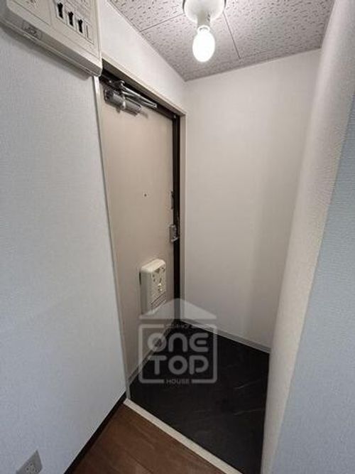 フォルテカーサ氷室203の玄関