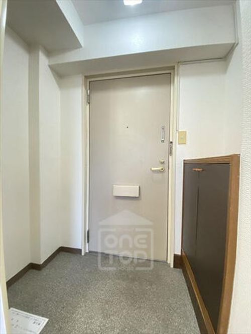 ハイツ茨木の玄関